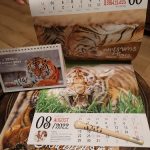 настільного календарів та ручка "Лапа тигра"